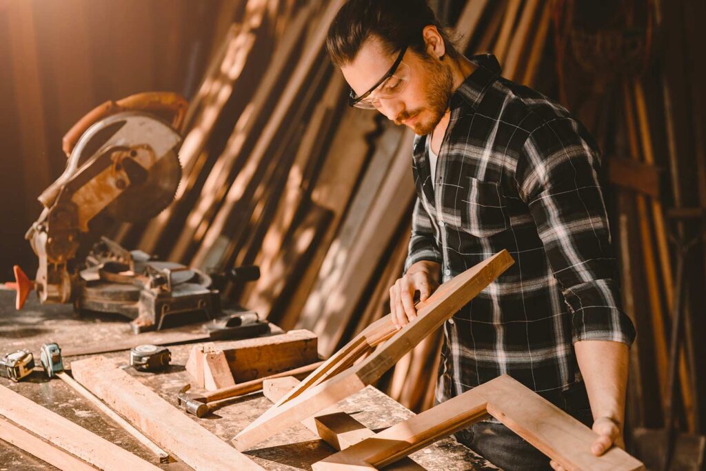 Le 5 professioni più richieste nel settore del legno e arredo